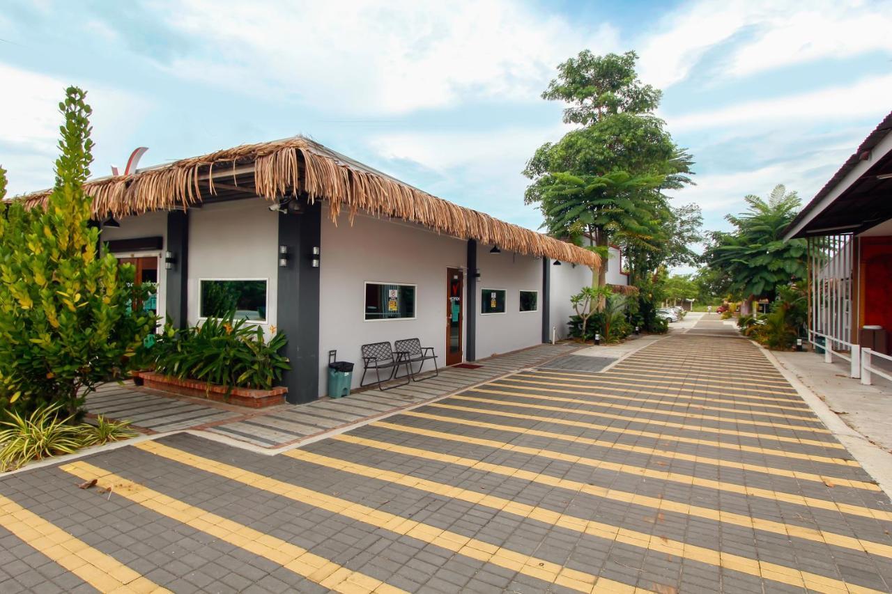 Lavigo Resort Pantai Cenang  Exterior foto